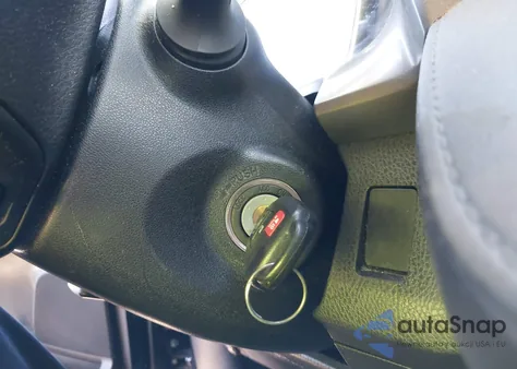 2017 Toyota Rav4 Le z USA, uszkodzony, nr VIN JTMBFREVXHJ710903